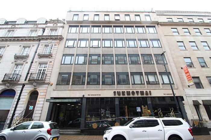 2 Bedroom Apartment To Rent In South Parade, Leeds, LS1