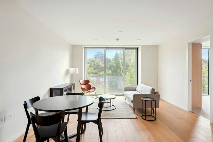 2 Bedroom Flat To Rent In Lillie Square, London, SW6