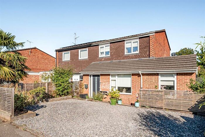 4 Bedroom Semi-Detached House For Sale In Middlefields, Ruscombe, Reading, Berkshire, RG10