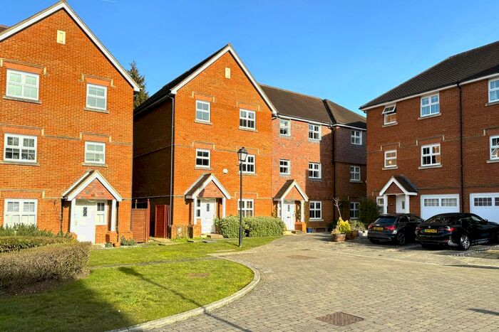 5 Bedroom Town House To Rent In Fitzroy Place, Reigate, RH2