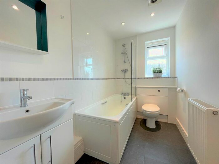 1 Bedroom Flat To Rent In Merryfields, Uxbridge, UB8