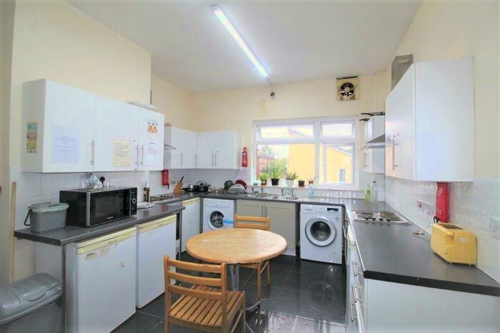 1 Bedroom Private Hall To Rent In Sedgeborough Road, Manchester, M16