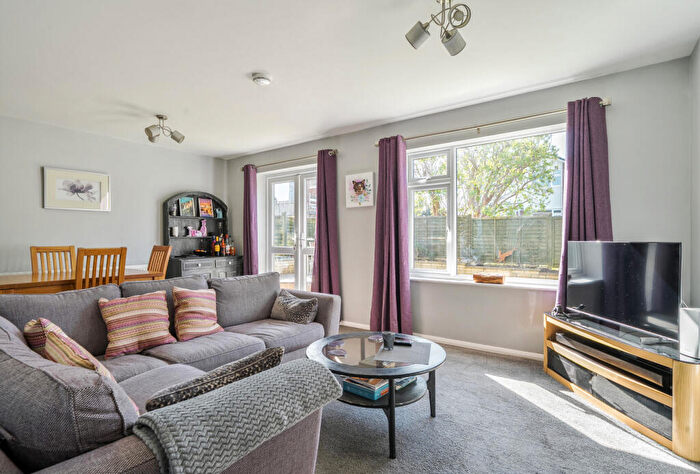 3 Bedroom Semi-Detached House For Sale In Waveney Road, Keynsham, Bristol, Somerset, BS31