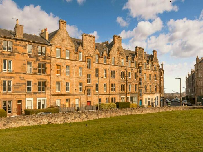 2 Bedroom Flat To Rent In Royal Park Terrace, Meadowbank, Edinburgh, EH8