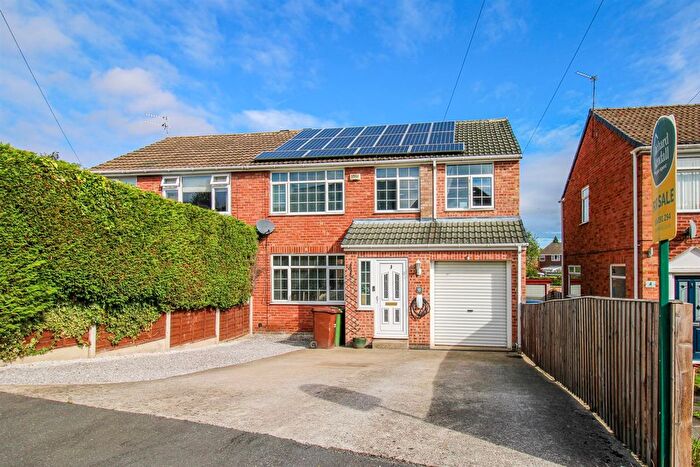 4 Bedroom Property For Sale In Manor Garth, Walton, WF2