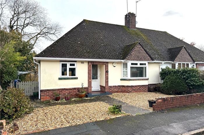 2 Bedroom Bungalow For Sale In Raven Road, Hook, Hampshire, RG27