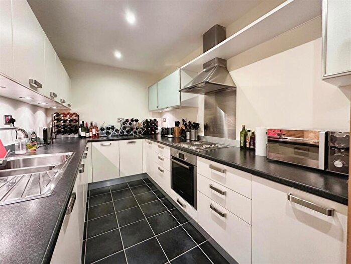 2 Bedroom Apartment For Sale In Trent Place, Warwick, CV34