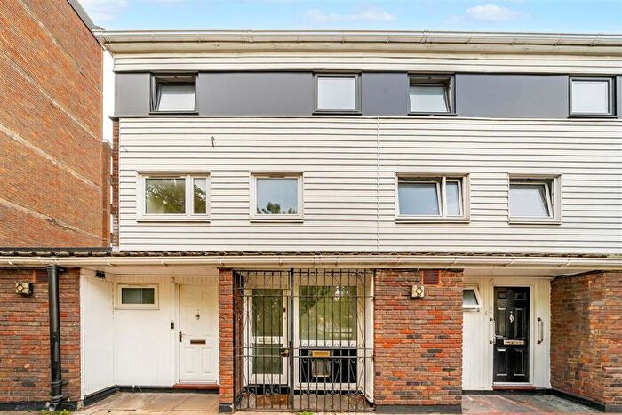 2 Bedroom Flat For Sale In Granby Street, Bethnal Green, E2