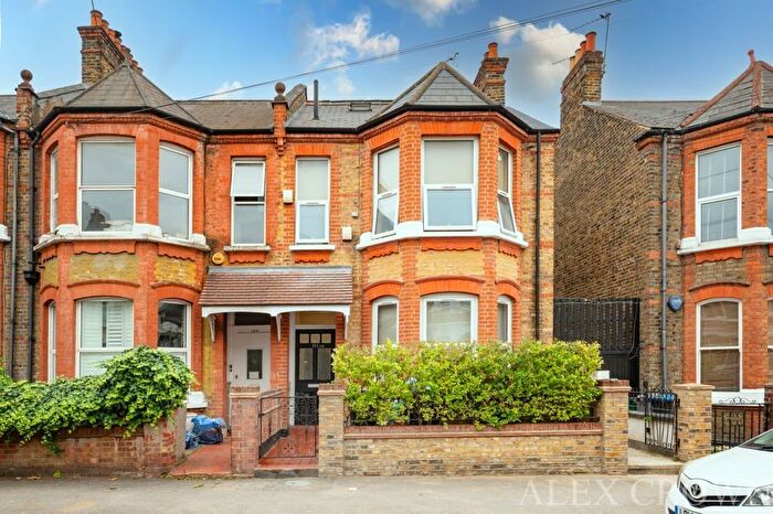 3 Bedroom Flat For Sale In Bathurst Gardens, Kensal Green, NW10