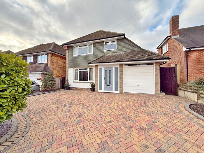 3 Bedroom Detached House For Sale In East Cosham Road, Drayton, Portsmouth, Hampshire, PO6