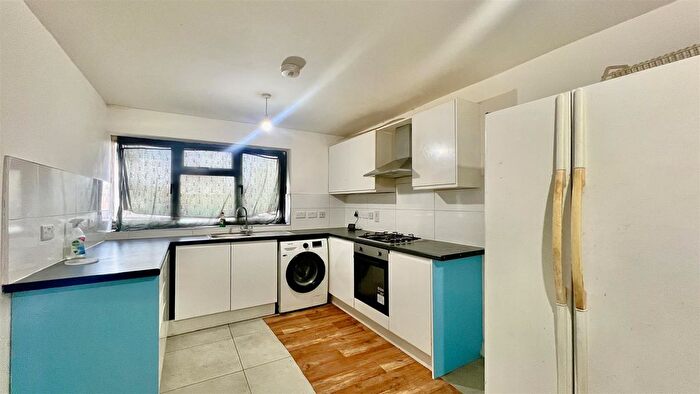 3 Bedroom Terraced House To Rent In Midsummer Avenue, Hounslow, TW4