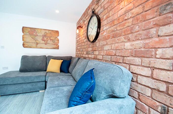 5 Bedroom House To Rent In Daisy Road, Birmingham, B16