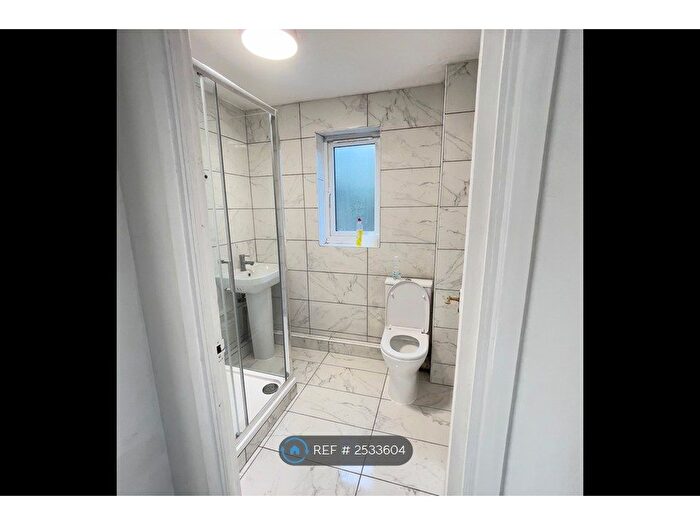 1 Bedroom Flat To Rent In Gartons Close, Enfield, EN3
