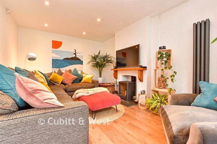 5 Bedroom Detached House For Sale In Kingston Road, Leatherhead, Surrey, KT22