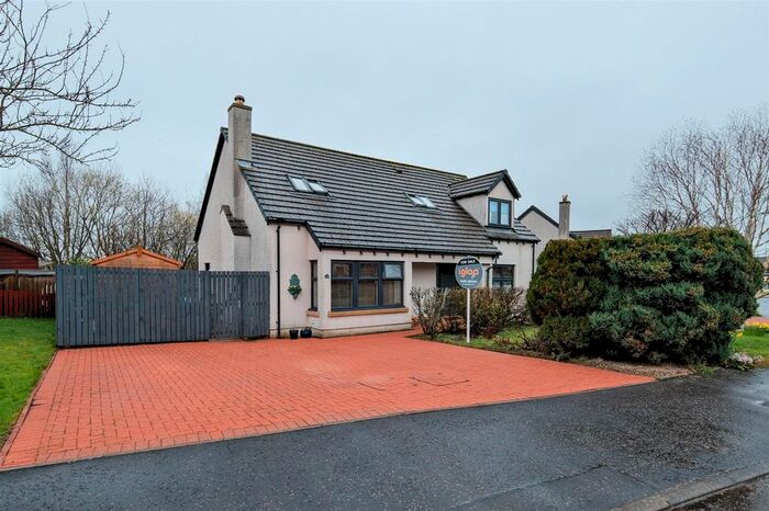 4 Bedroom Detached House For Sale In Raeburn Common, Pettinain, Lanark, ML11