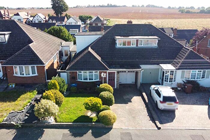 4 Bedroom Semi-detached House For Sale In Hillcrest Rise, Burntwood, WS7