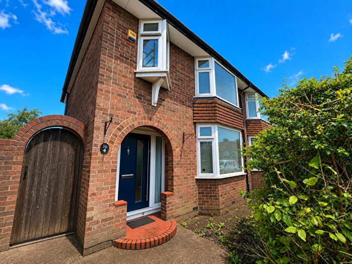 3 Bedroom Semi Detached House For Sale In Durham Road, Luton, Bedfordshire, LU2