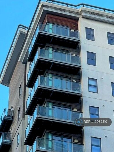 2 Bedroom Penthouse To Rent In Barton Place, Manchester, M4