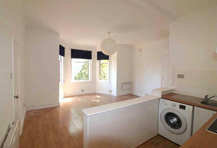 1 Bedroom Flat To Rent In James Court, Church Road, SE19