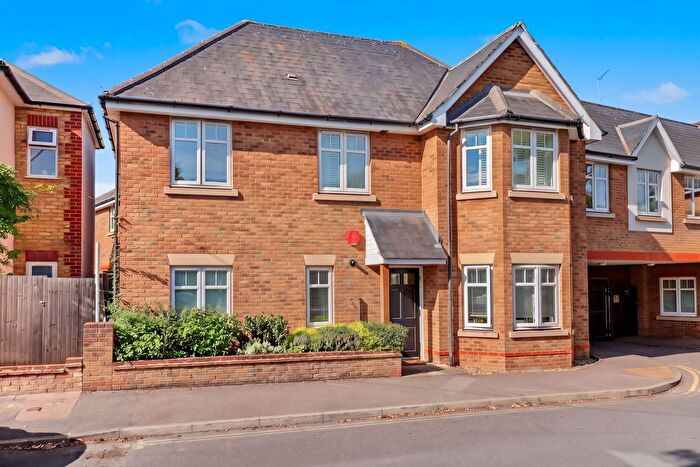 2 Bedroom Flat For Sale In Thames Walk, Manor Road, KT12