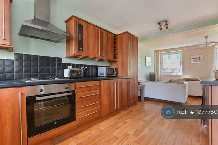 3 Bedroom Maisonette To Rent In Harold House, London, E2