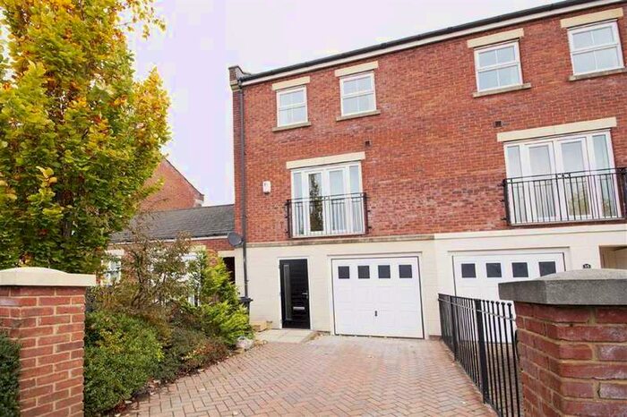 3 Bedroom Terraced House To Rent In Hutton Gate, Harrogate, North Yorkshire, HG2