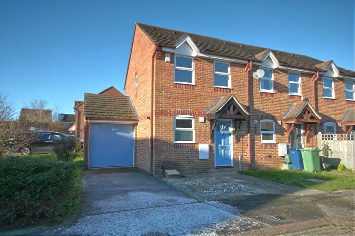 2 Bedroom End Of Terrace House For Sale In Woodpecker Green, Oxford, OX4