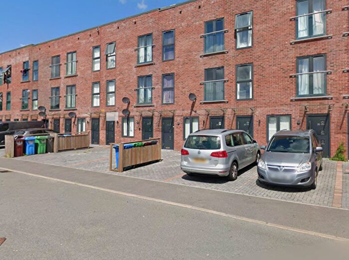 2 Bedroom Flat To Rent In Amina Road, Manchester, M8