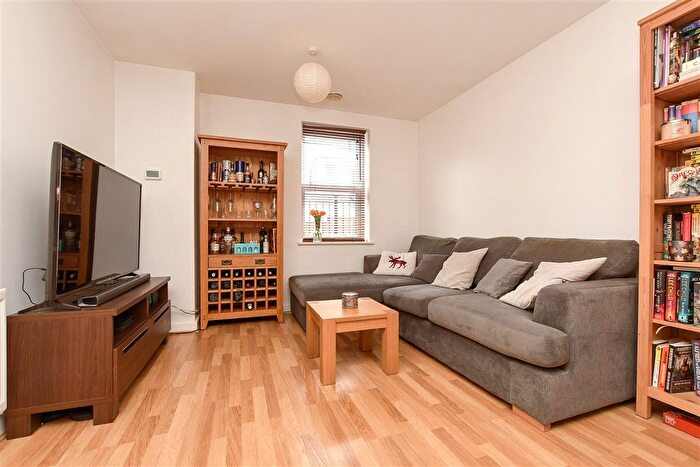 2 Bedroom Flat For Sale In Croydon Road, Caterham, Surrey, CR3