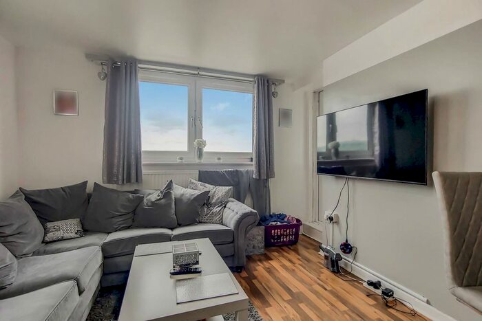 2 Bedroom Flat For Sale In Partridge Way, Wood Green, London, N22