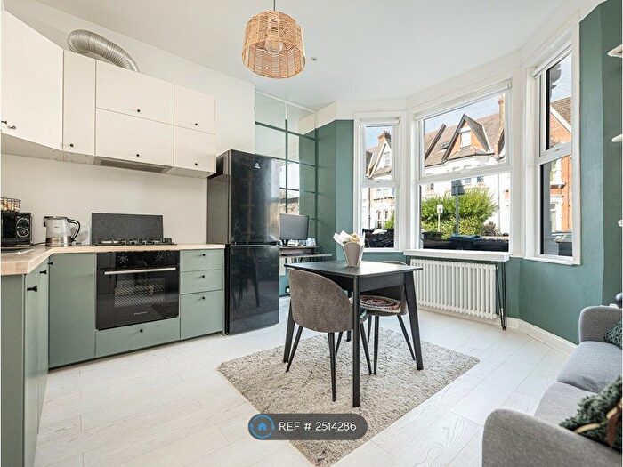 1 Bedroom Flat To Rent In Holmesdale Road, London, SE25