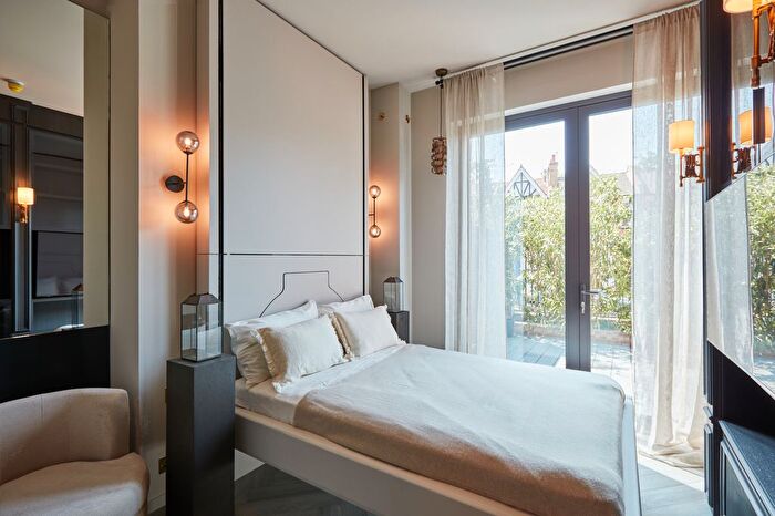 Studio To Rent In Lowlands Road, HA1