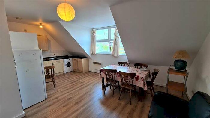 2 Bedroom Flat To Rent In High Street, Edgware, HA8