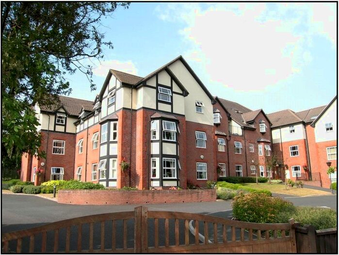 2 Bedroom Flat To Rent In Lyttelton Court, Droitwich, Worcestershire, WR9