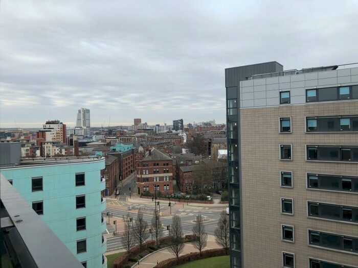 2 Bedroom Apartment To Rent In Gateway East, Marsh Lane, LS9