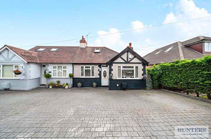 3 Bedroom Semi-Detached Bungalow For Sale In Woodside Close, Bexleyheath, DA7
