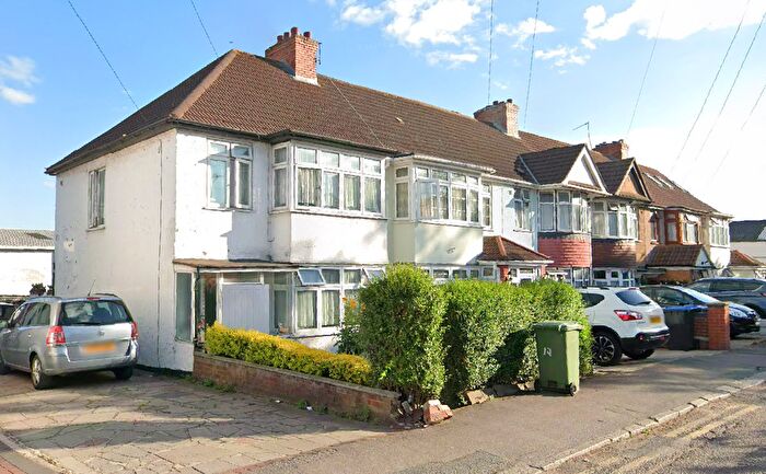 4 Bedroom Semi-Detached House To Rent In Woodside End, Wembley, HA0