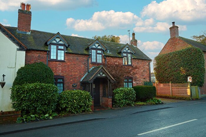 3 Bedroom Semi-Detached House For Sale In Station Road, Burton-On-Trent, DE13