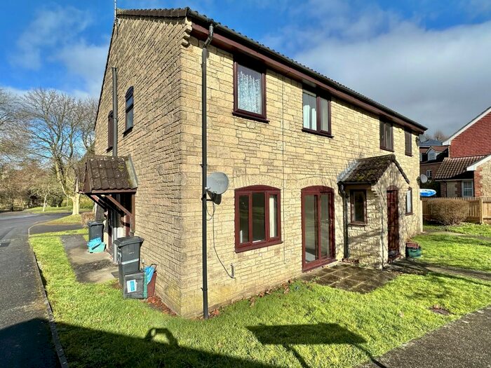 1 Bedroom Flat To Rent In Cavalier Way, Wincanton, BA9