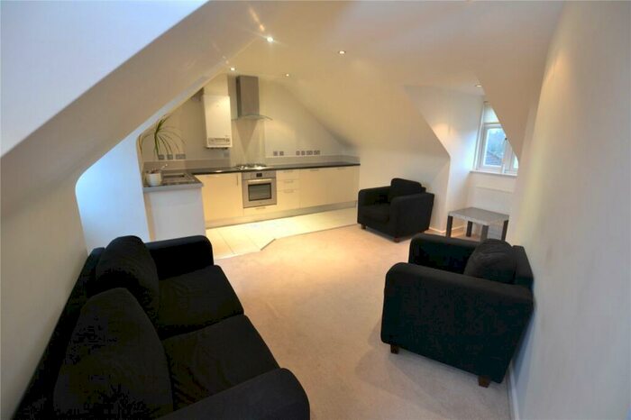 2 Bedroom Flat To Rent In Parkwood Flats, Oakleigh Road North, Whetstone, London, N20