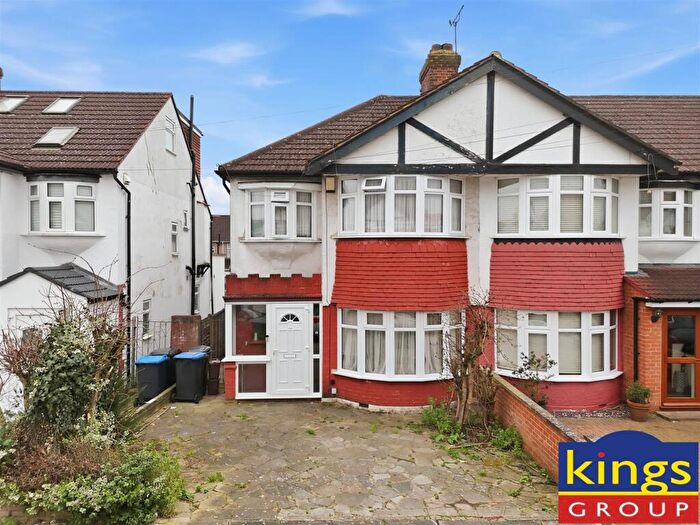 3 Bedroom End Of Terrace House For Sale In Banstead Gardens, Edmonton, N9