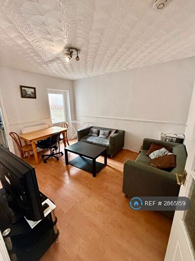 3 Bedroom Terraced House To Rent In Grange Avenue, Reading, RG6
