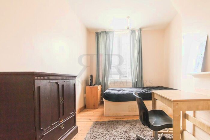 2 Bedroom Flat To Rent In Kinglake Estate, London, SE17