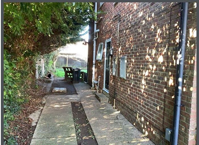 1 Bedroom Flat To Rent In Tennyson Road, Ashford, TN23