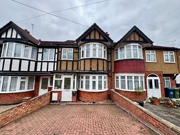 2 Bedroom Flat To Rent In Oxleay Road, Harrow, HA2