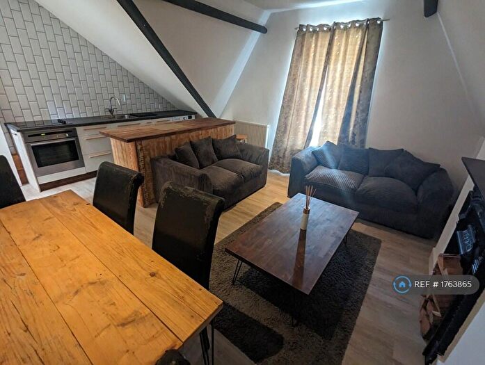 2 Bedroom Flat To Rent In York Road, Guildford, GU1