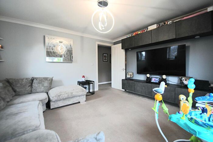 3 Bedroom Flat For Sale In Sachfield Drive, Grays, RM16