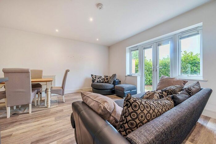 1 Bedroom Flat To Rent In Woking, Surrey, Woking, Woking, GU22