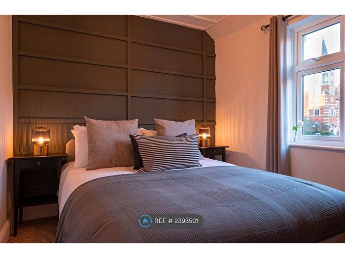 2 Bedroom Flat To Rent In Station Road, Henley-On-Thames, RG9