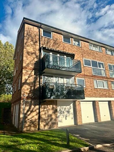 3 Bedroom Maisonette To Rent In Denham Close, Maidenhead, SL6